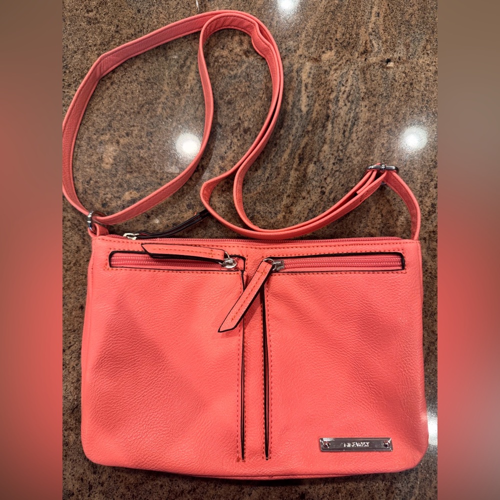 Like new Nine West purse - peach color